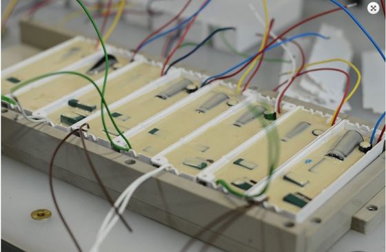 Macchine per la preparazione di piatti a due componenti con resina epossidica