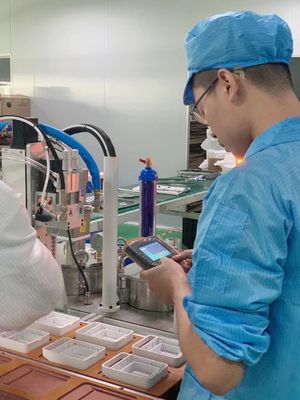 2 parti Macchine per la preparazione in resina fluida per la preparazione automatica di dispositivi elettronici