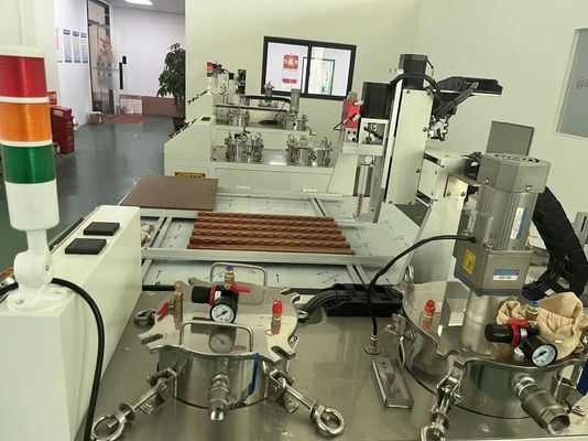 Ab Macchina per la preparazione di soluzioni per la preparazione di parti elettroniche in resina epossidica