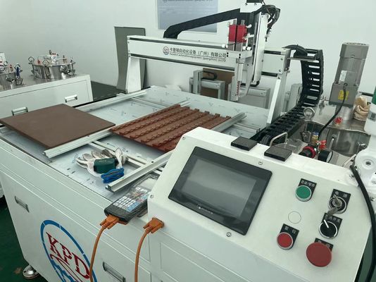 Dispensatore automatico di colla CNC adesivo in resina epossidica UV montato su un pavimento a vite a 3 assi