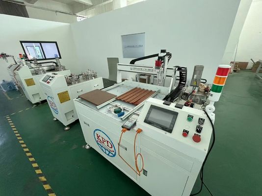 Macchina a resina epossidica per l'applicazione a cupola nella produzione di adesivi per etichette 3D
