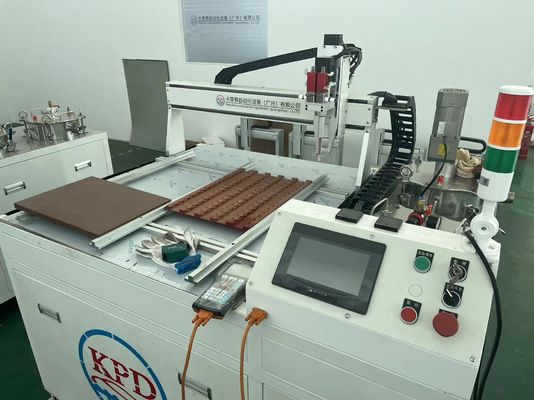 Sistemi di dosaggio in epoxi per filtri a sensori di trasformatori nell'industria