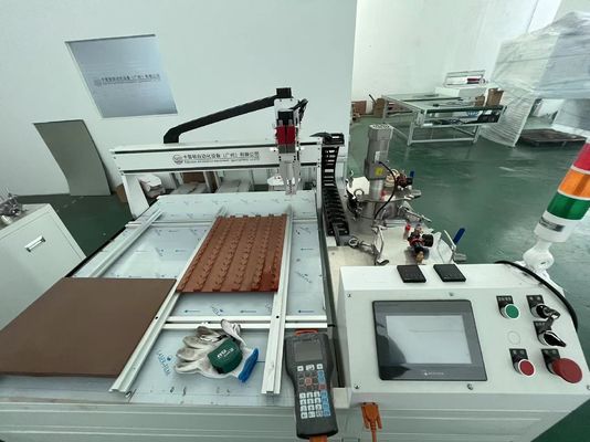 Sistemi di dosaggio in epoxi per filtri a sensori di trasformatori nell'industria