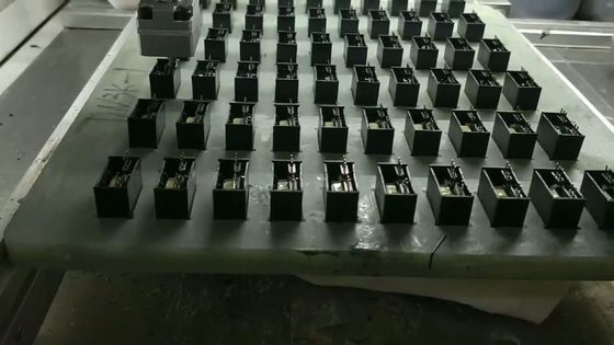 Macchina per la distribuzione di resine a due componenti per la preparazione di colla AB e composti di silicone